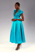 Load image into Gallery viewer, Blue dress.
Blue smocked dress.
Midi dress