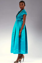 Load image into Gallery viewer, Blue dress.
Blue smocked dress.
Midi dress